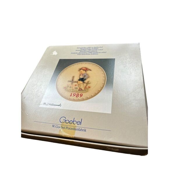 M.J. Hummel Annual Plate 1989 In Bas-Relief By Goebel - Picture 7 of 10